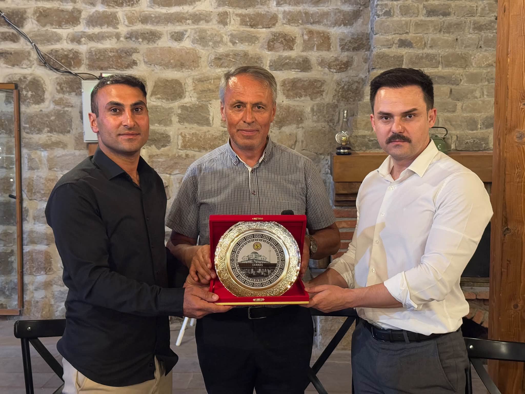 İLÇE JANDARMA KOMUTANIMIZ ÜSTEĞMEN UĞUR KAYA’YA VEDA YEMEĞİ